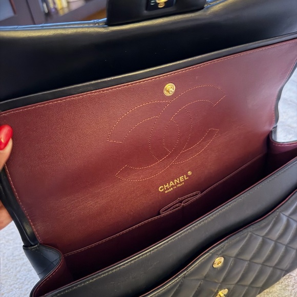 Chanel Black Quilted Shoulder Bag with Gold Accents - Picture 5 of 9